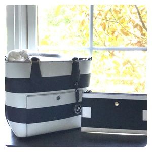 Michael Kors Greenwhich large grabbag &zip clutch